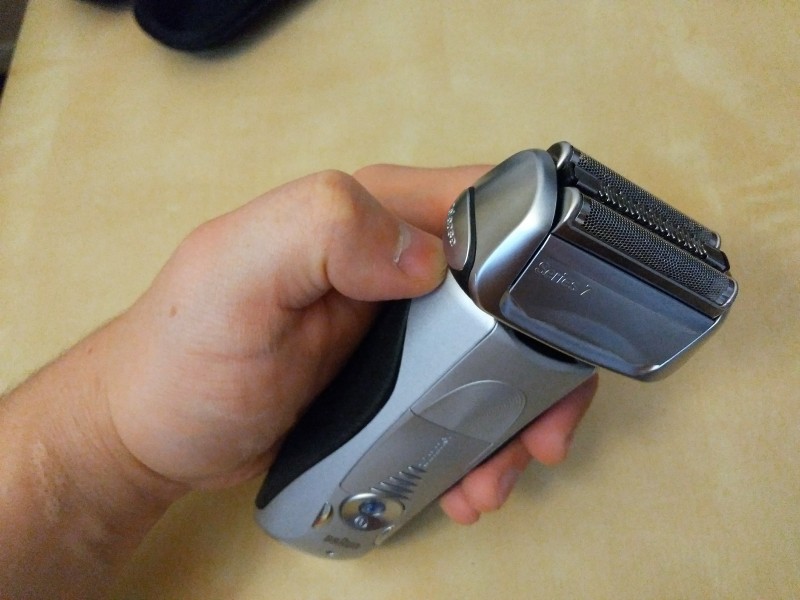 На запчасти. Бритва Philips Philishave 6890